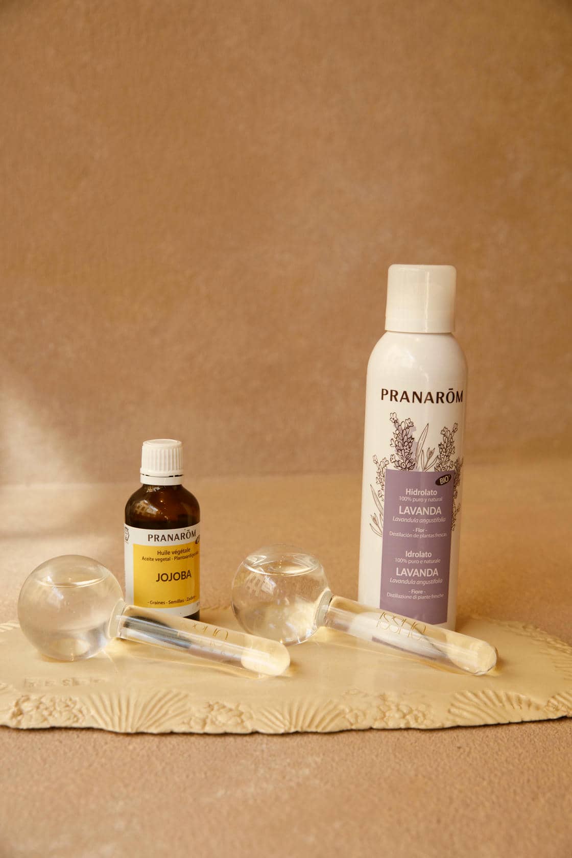 pack hidrolato aceite jojoba y bolas de hielo